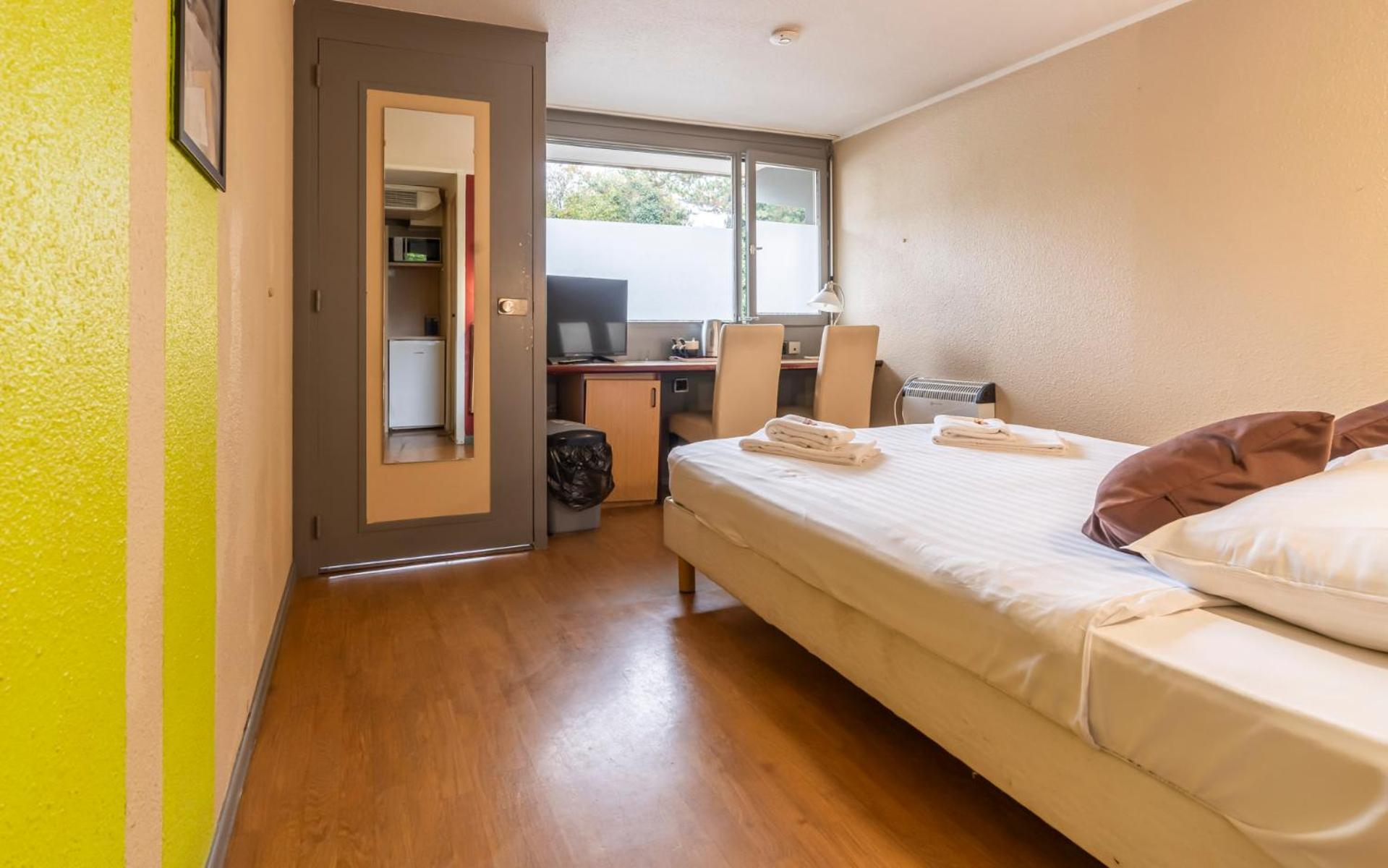 Sleep & Go Brugge Hotel Exterior photo