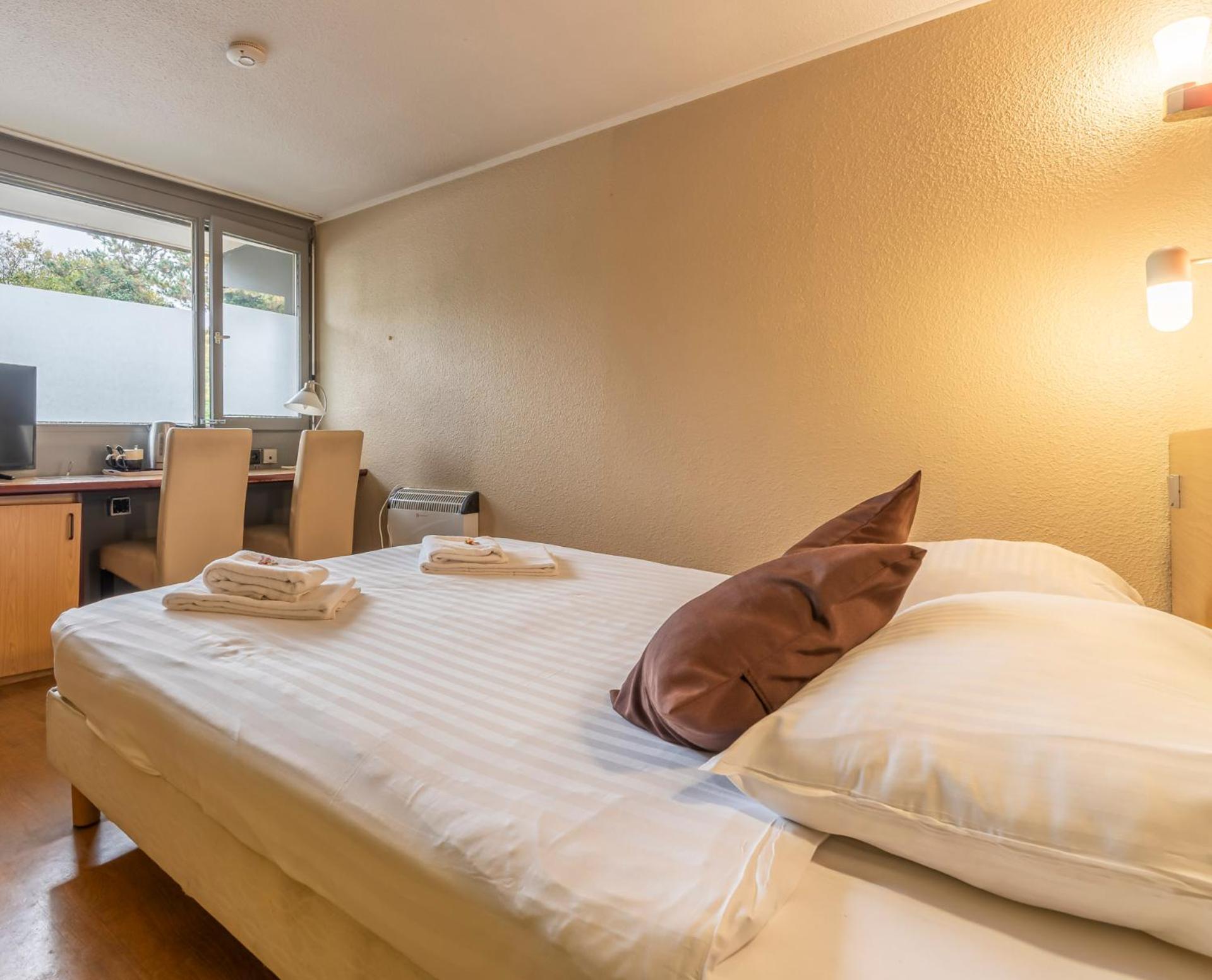 Sleep & Go Brugge Hotel Exterior photo